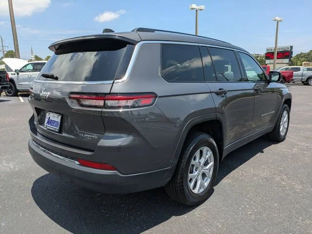 Used 2023 Gray Jeep Limited image 3
