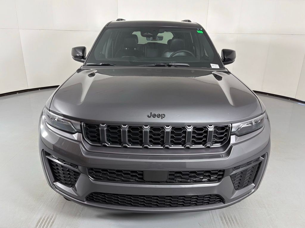 New 2026 Baltic Gray Metallic Clear-Coat Exterior Paint Jeep Altitude image 3