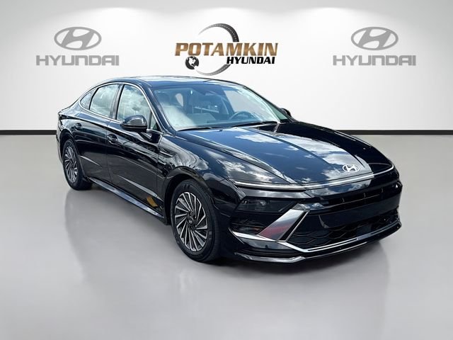 Used 2024 Black Hyundai SEL image 3