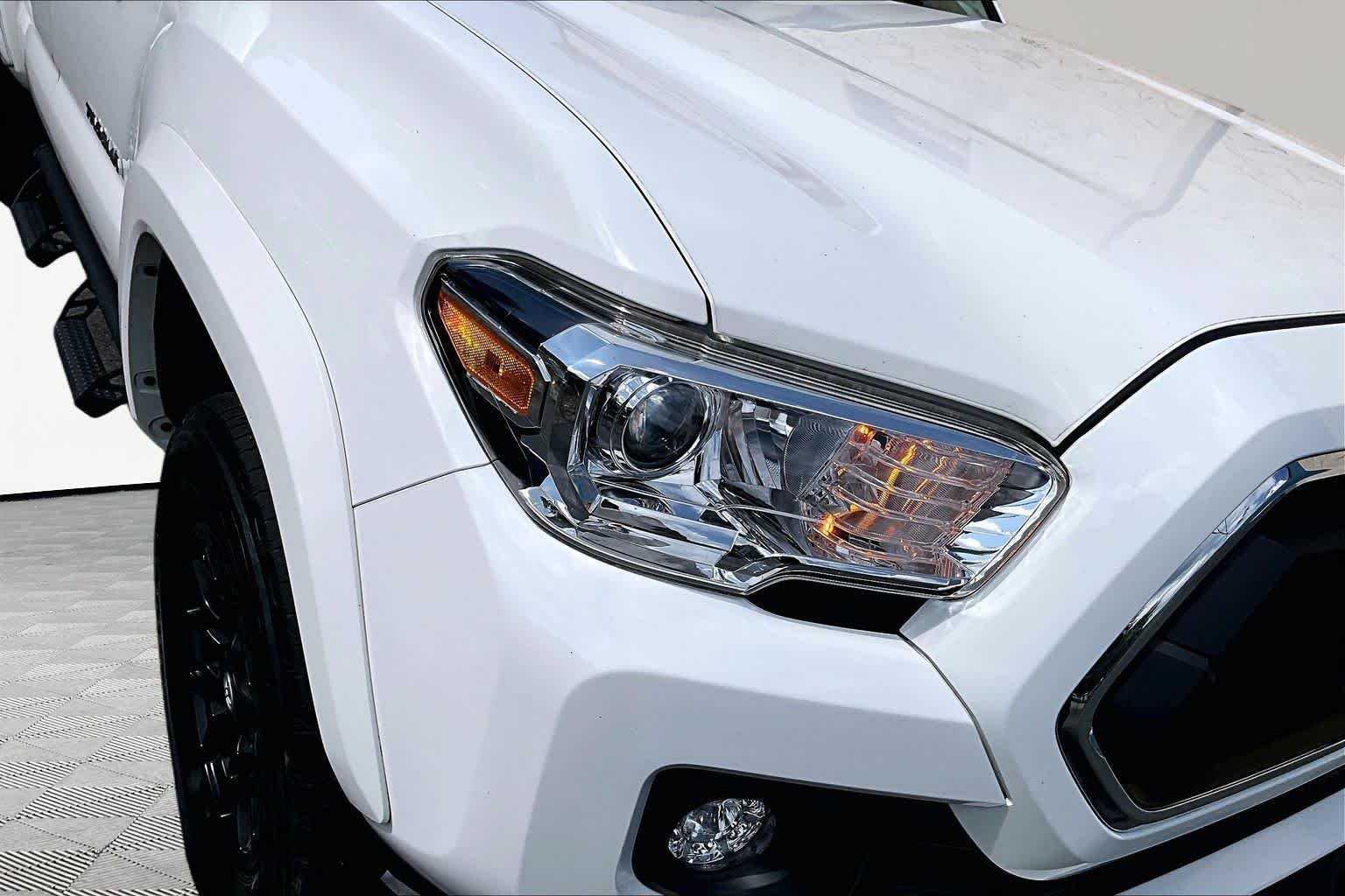 Used 2021 Super White Toyota SR5 image 28