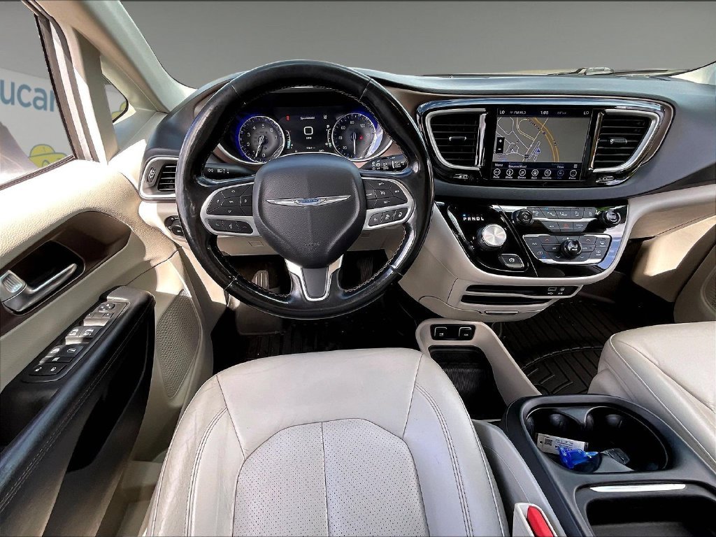 Used 2019 Billet Silver Metallic Clearcoat Chrysler Touring L image 17