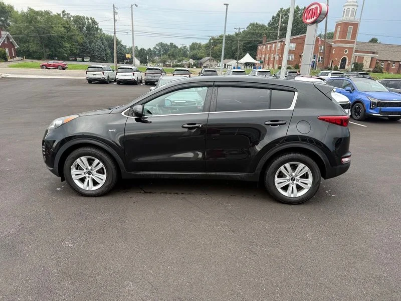 Used 2017 Red Kia LX image 5