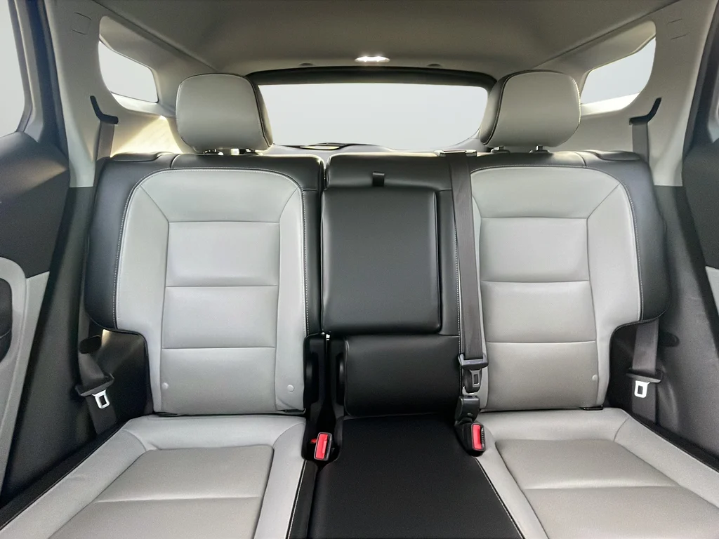 Used 2022 Silver GMC SLT image 40