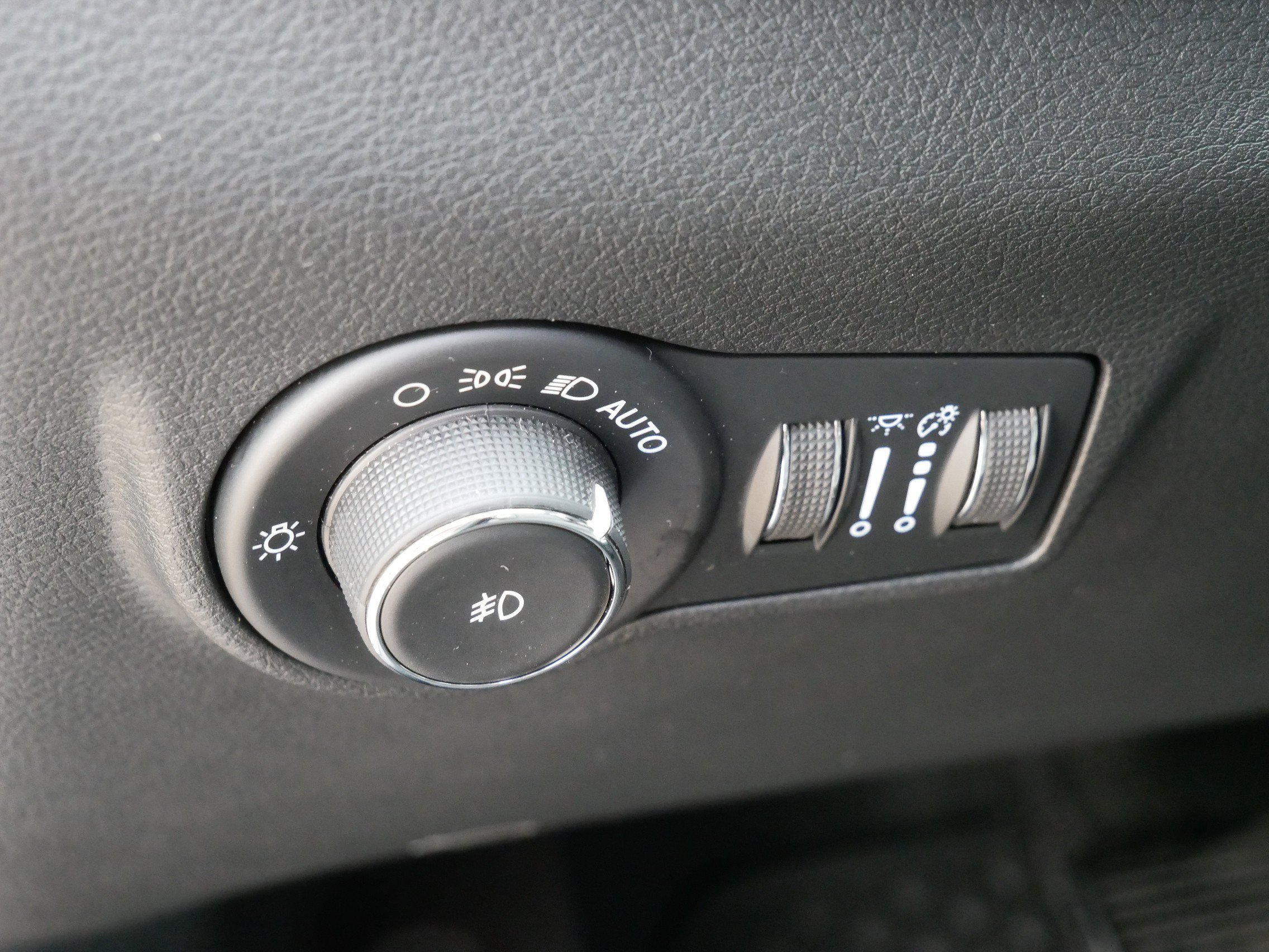 Used 2023 Billet Silver Metallic Clearcoat Jeep Trailhawk image 19