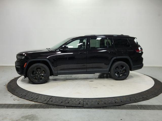 Used 2023  Jeep Limited image 5