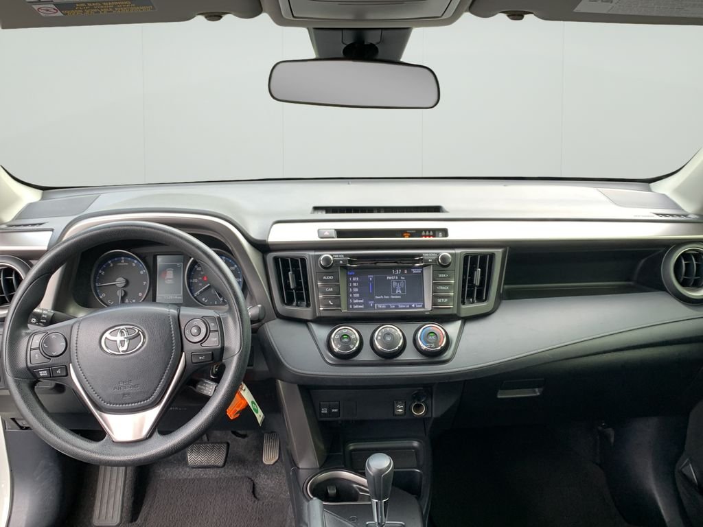 2017 Toyota RAV4 LE - Photo 20
