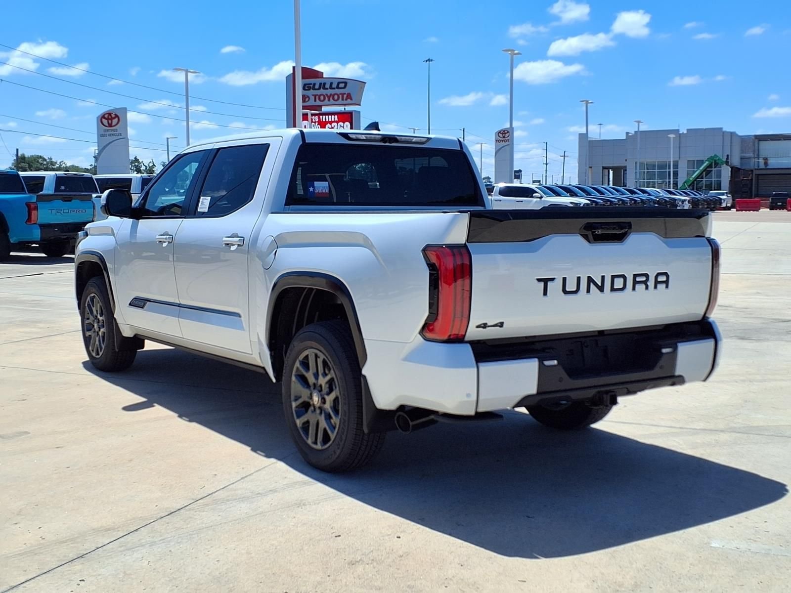New 2026 Wind Chill Pearl <sup>1</sup> Toyota  Platinum image 2