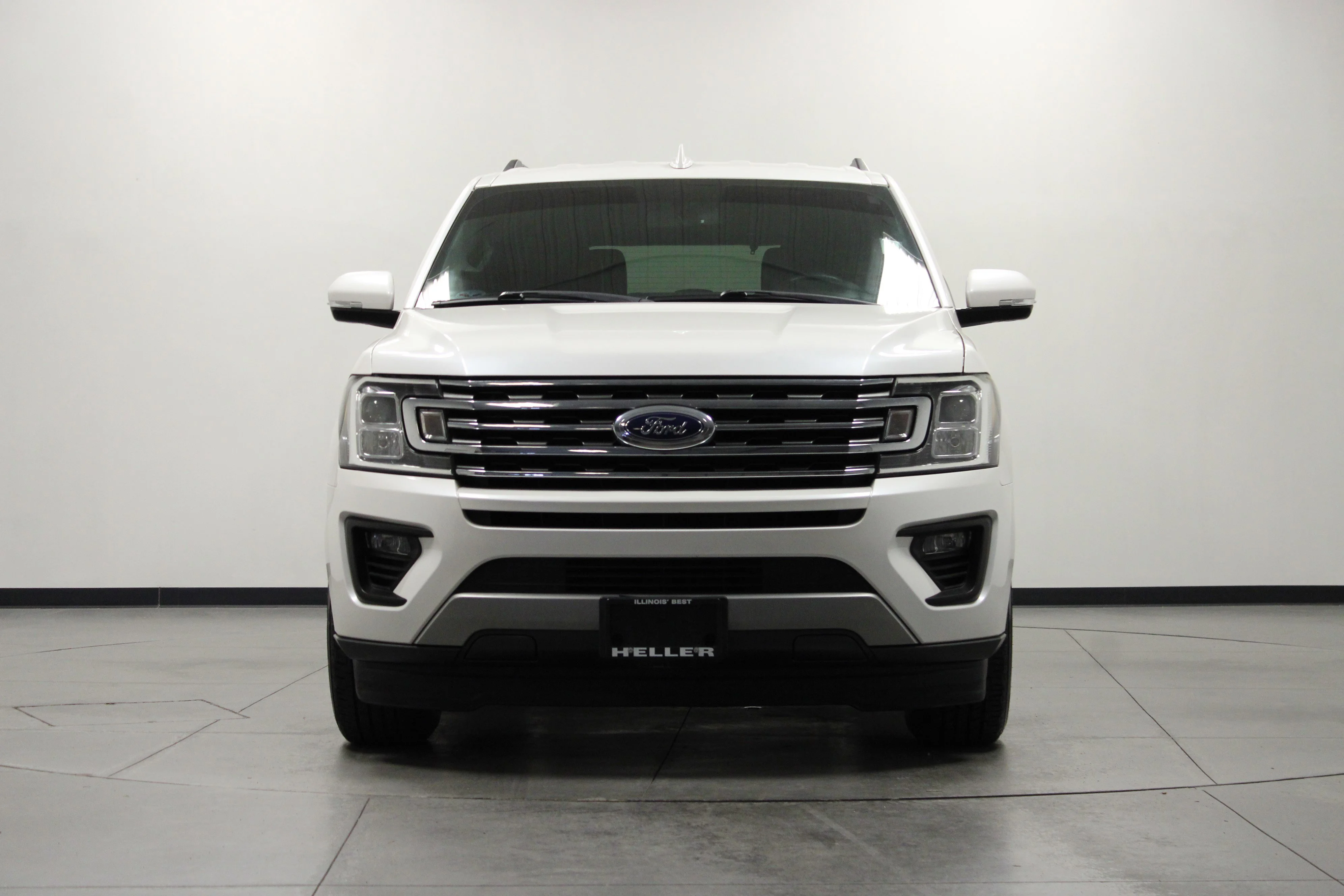 Used 2019 White Platinum Metallic Tri-Coat Ford XLT image 9