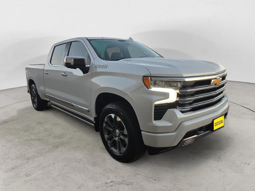 Used 2025 Beige Chevrolet High Country image 5