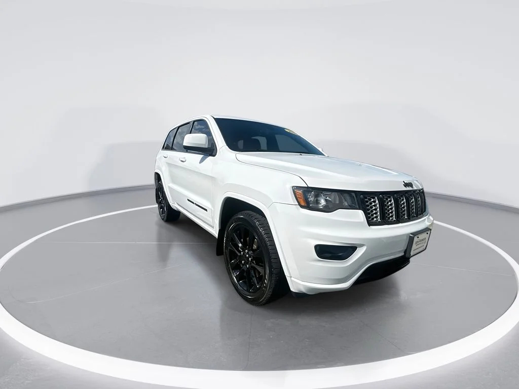 Used 2018 White Jeep Altitude image 2