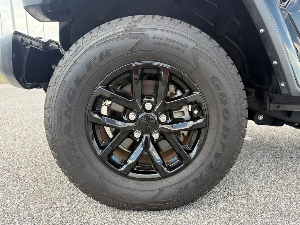 Used 2022 Black Jeep Sport image 23