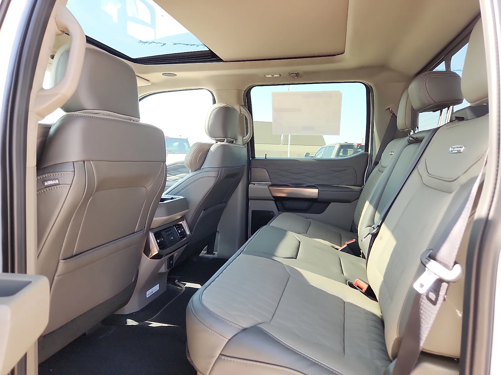 New 2026 Star White Metallic Tri-Coat Ford Platinum image 18