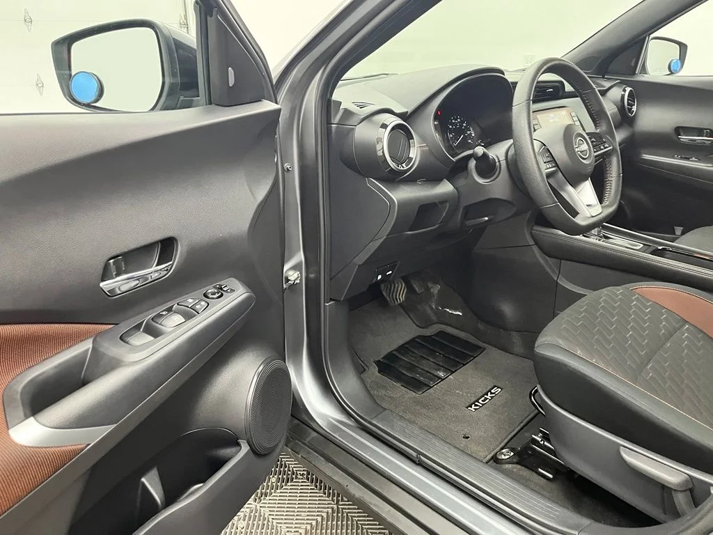 Used 2024 Gray Nissan SR image 16