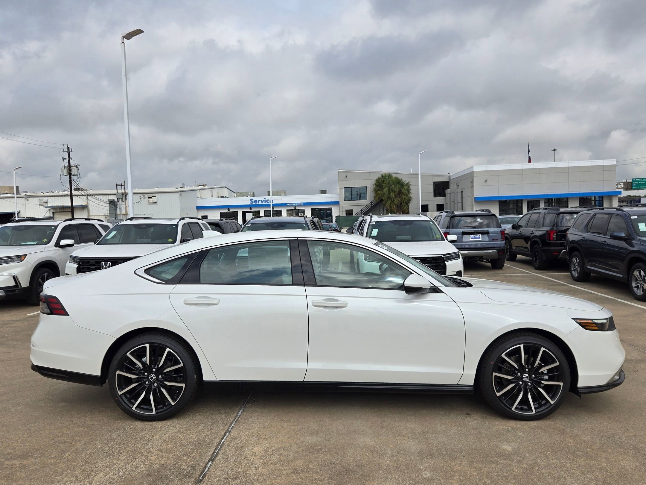 New 2026 Platinum White Pearl Honda Touring image 3