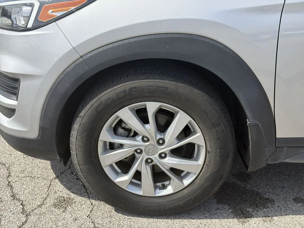 Used 2020 Silver Hyundai SE image 32