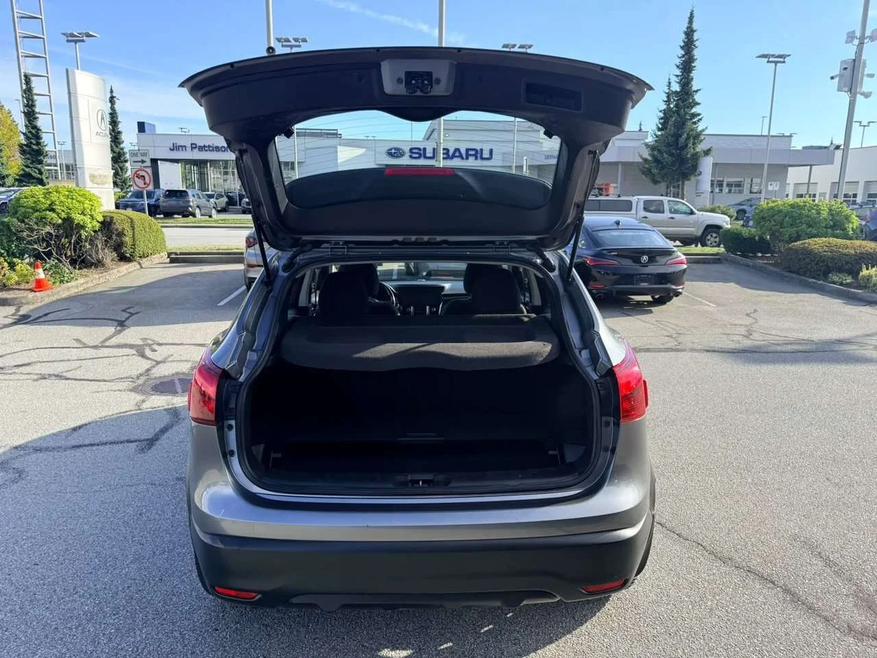 Used 2018 Gun Metallic Nissan SV FWD CVT (2) Dilawri Certified   Local BC   Regu image 16