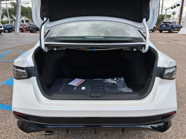 New 2026 Aspen White TriCoat / Super Black Two-tone Nissan SR image 6