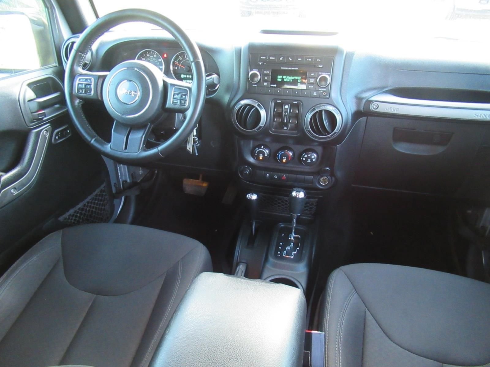 Used 2018 Silver Jeep Unlimited Sport image 12