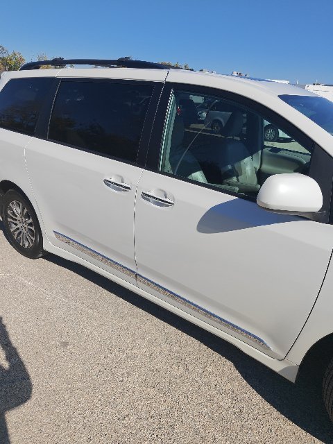 2019 Toyota Sienna XLE - Photo 11