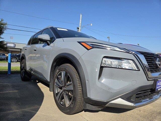 Used 2023 Boulder Gray Pearl Nissan Platinum image 2