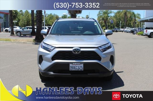 2025 Toyota RAV4 XLE - Photo 4