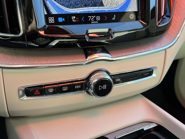2025 Volvo XC60 Plus - Photo 31