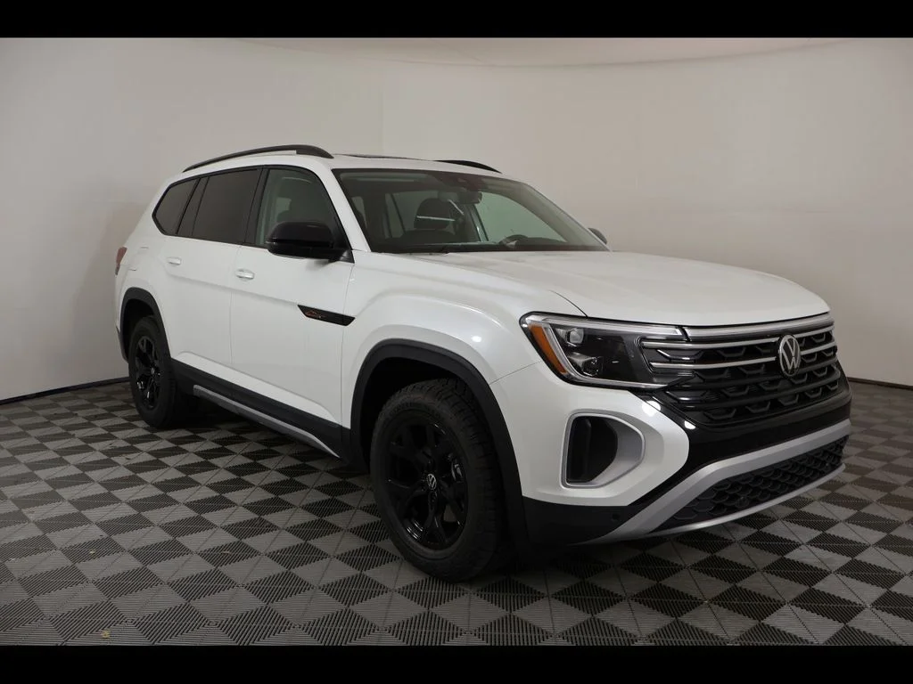New 2026 White/off-white Volkswagen 2.0T Peak Edition image 7