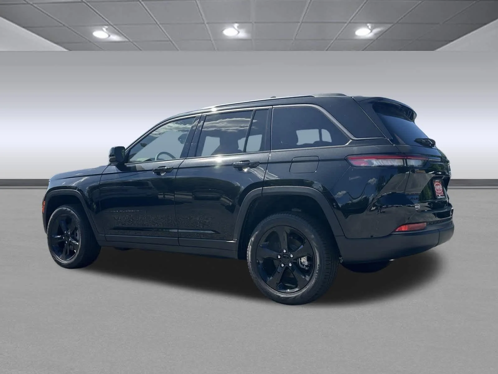 New 2026 Diamond Black Crystal Pearlcoat Jeep Limited image 5
