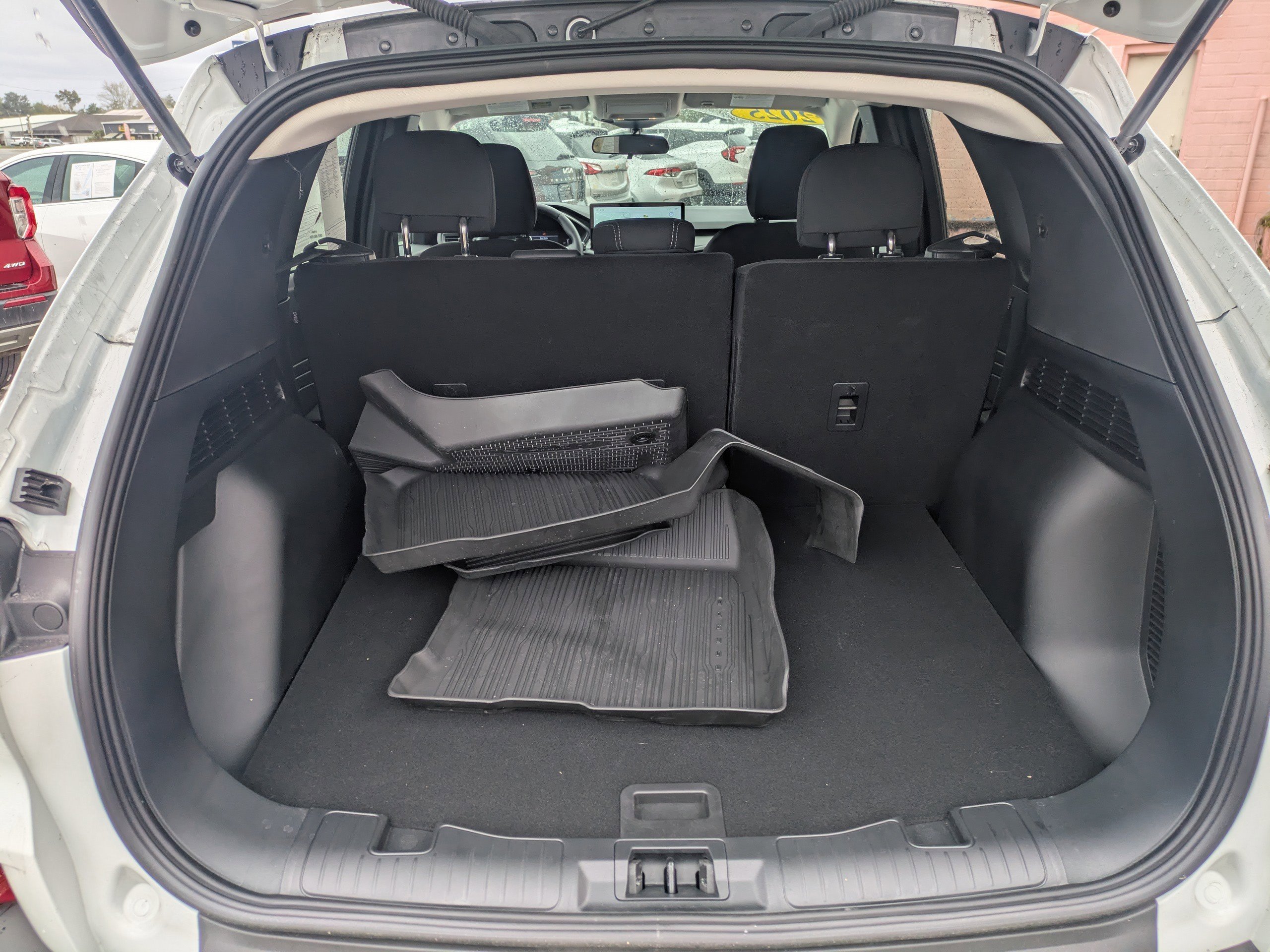 Used 2025 Oxford White Ford Active image 10