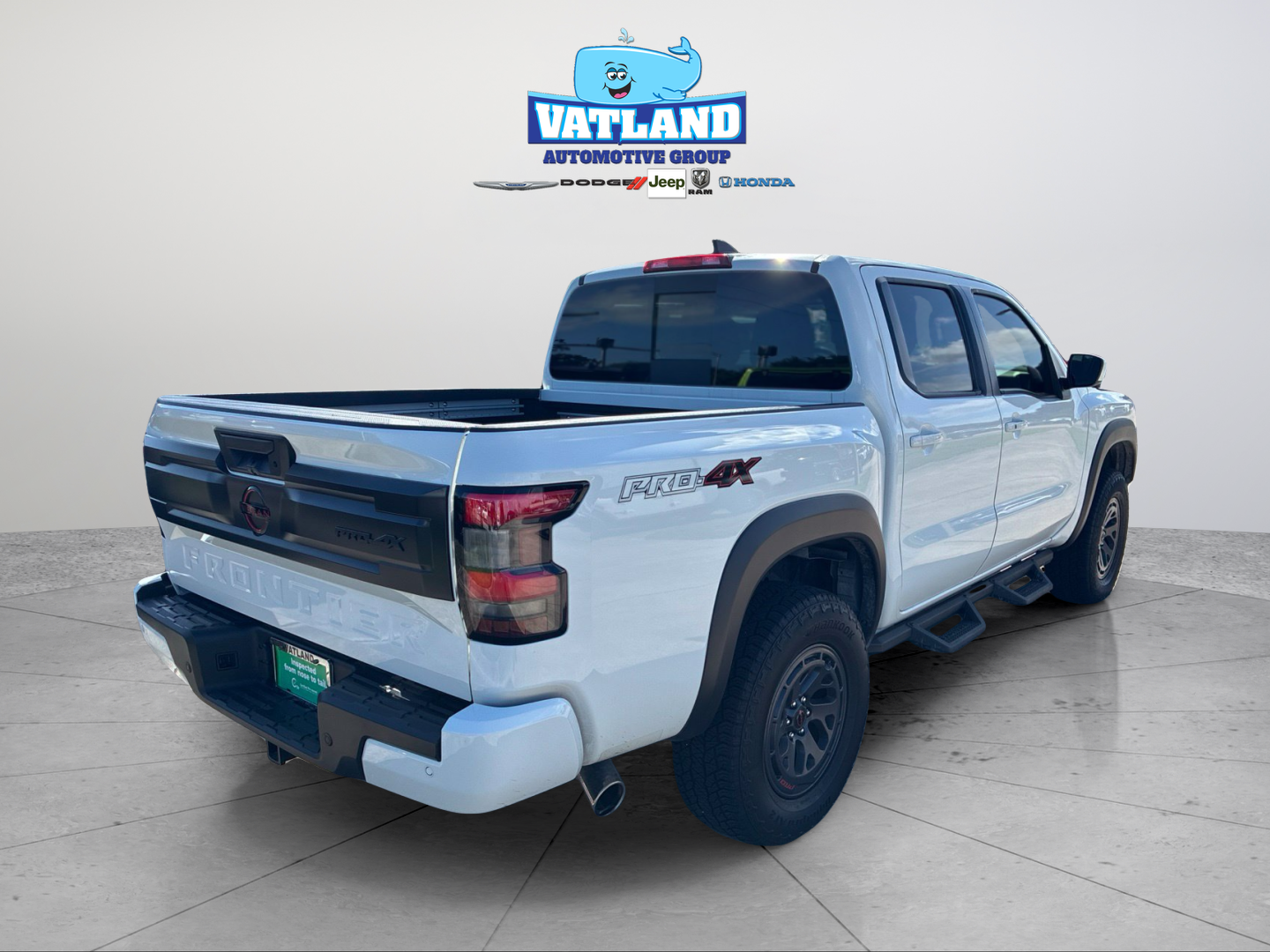 Used 2025 White Nissan PRO-4X image 5