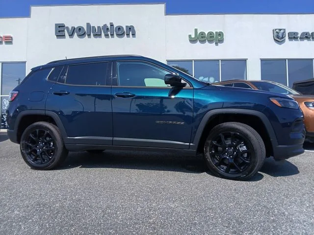 New 2026 Fathom Blue Pearl Coat Jeep Latitude image 4