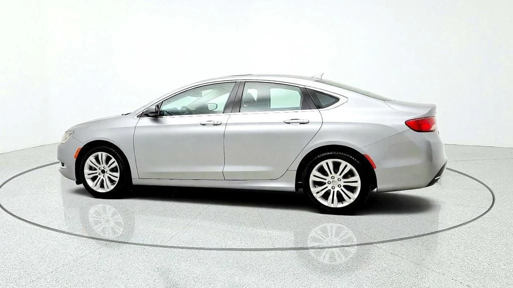 Used 2015 Billet Silver Metallic Clearcoat Chrysler 4dr Sedan Limited FWD image 7