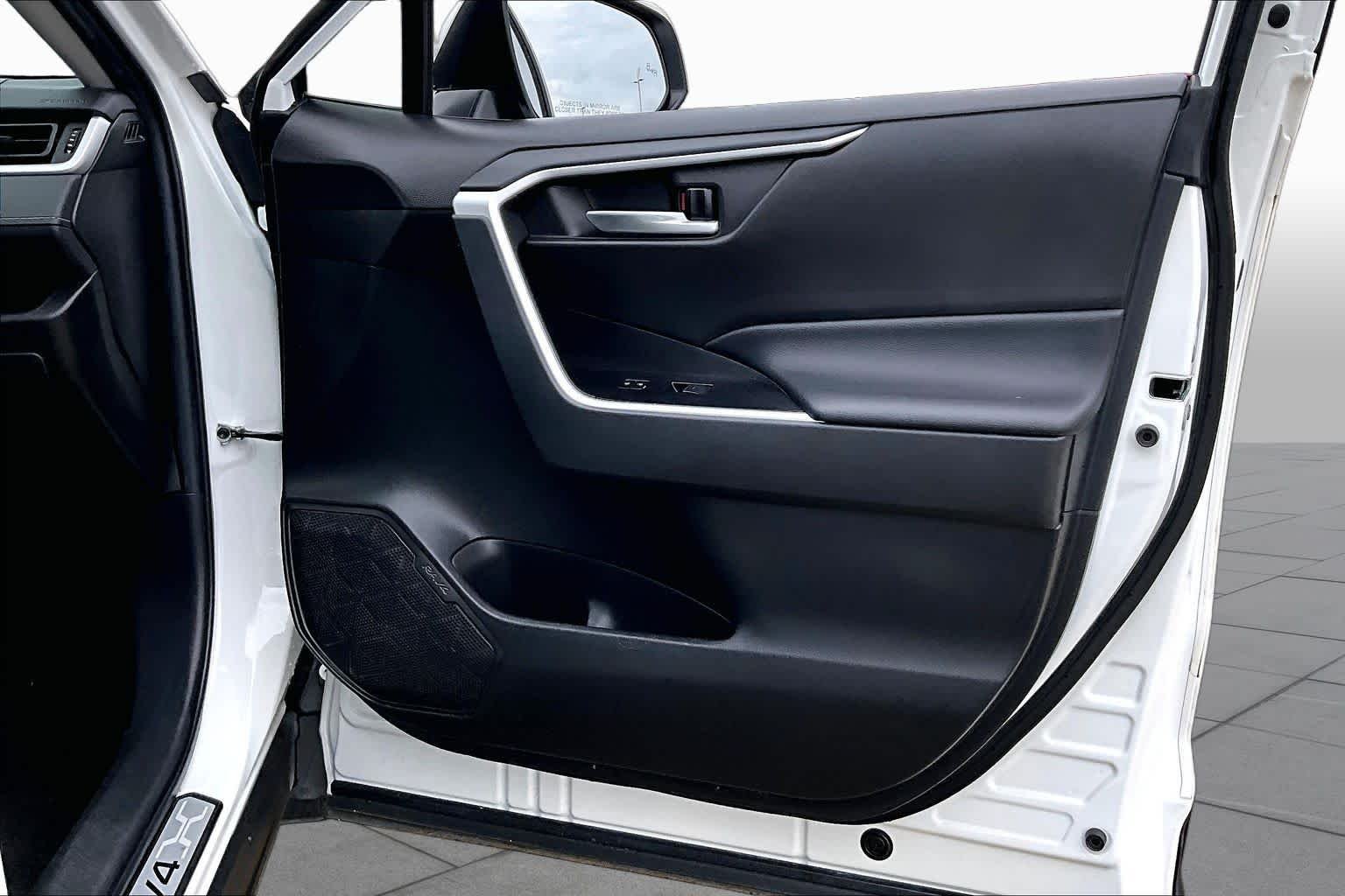 Used 2023 Ice Cap Toyota XLE image 23