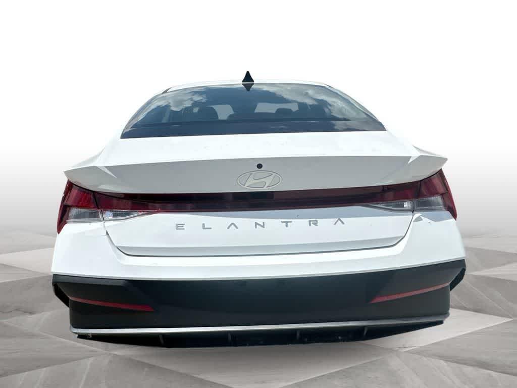 New 2026 Serenity White Hyundai SE image 7