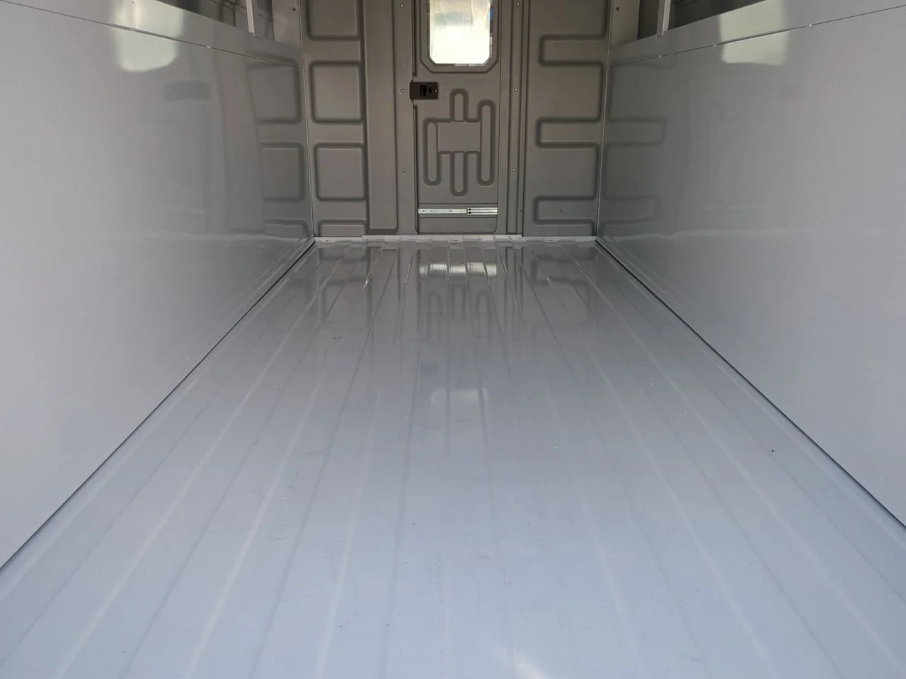 New 2025 Summit White Chevrolet 1WT image 23