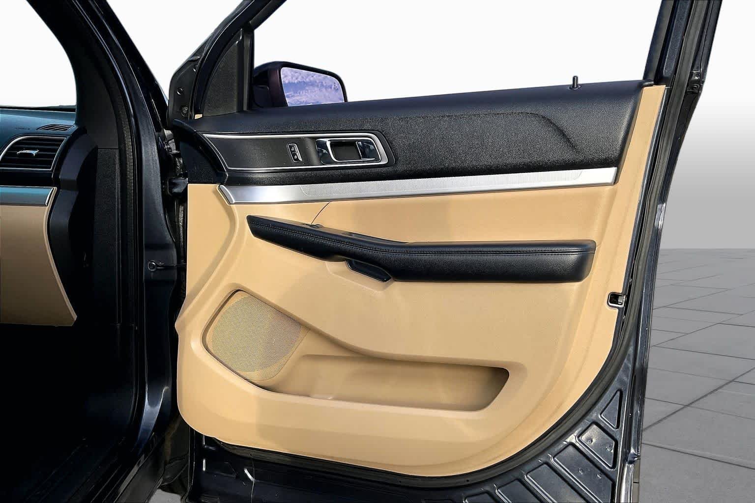 Used 2017 Smoked Quartz Metallic Tinted Clearcoat Ford XLT image 22