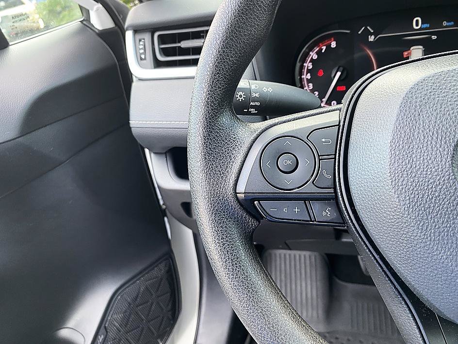 Used 2025 Ice Toyota XLE image 13