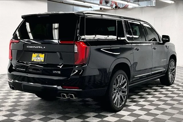 2025 GMC Yukon XL Denali Ultimate - Photo 13