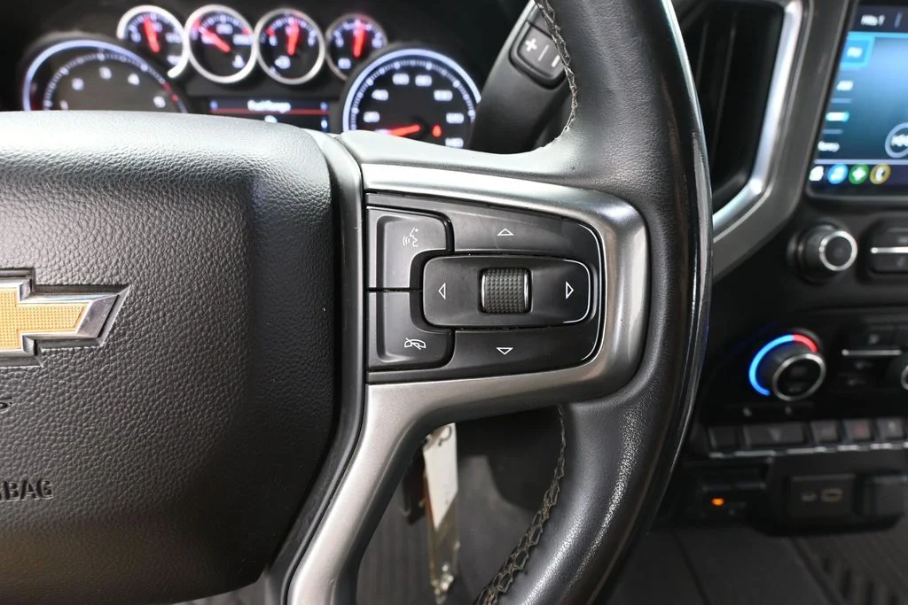Used 2023 White Chevrolet LT image 33