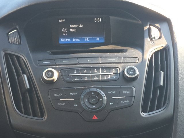 Used 2017 Silver Ford SE image 9