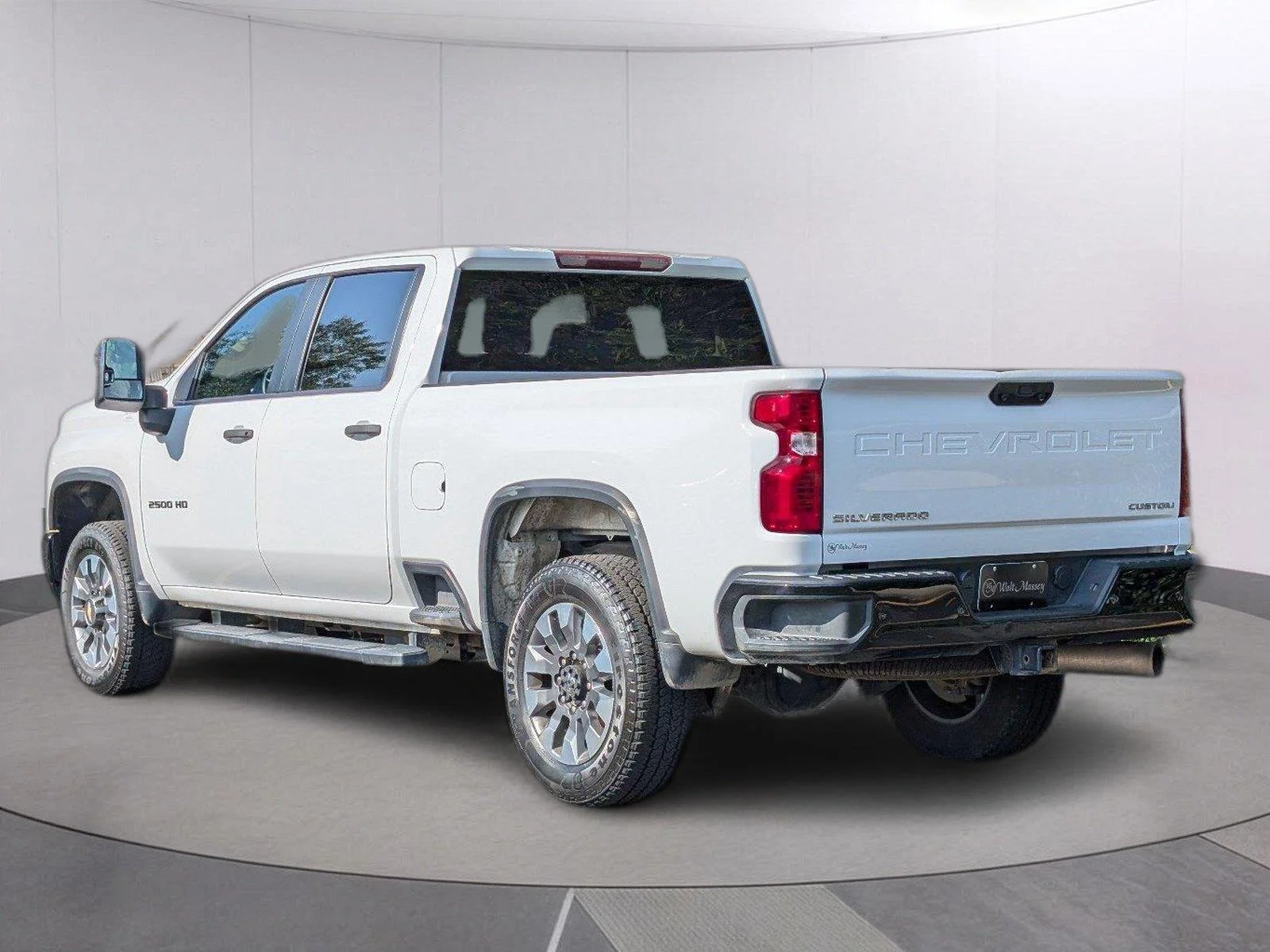 Used 2024 Summit White Chevrolet Custom image 3
