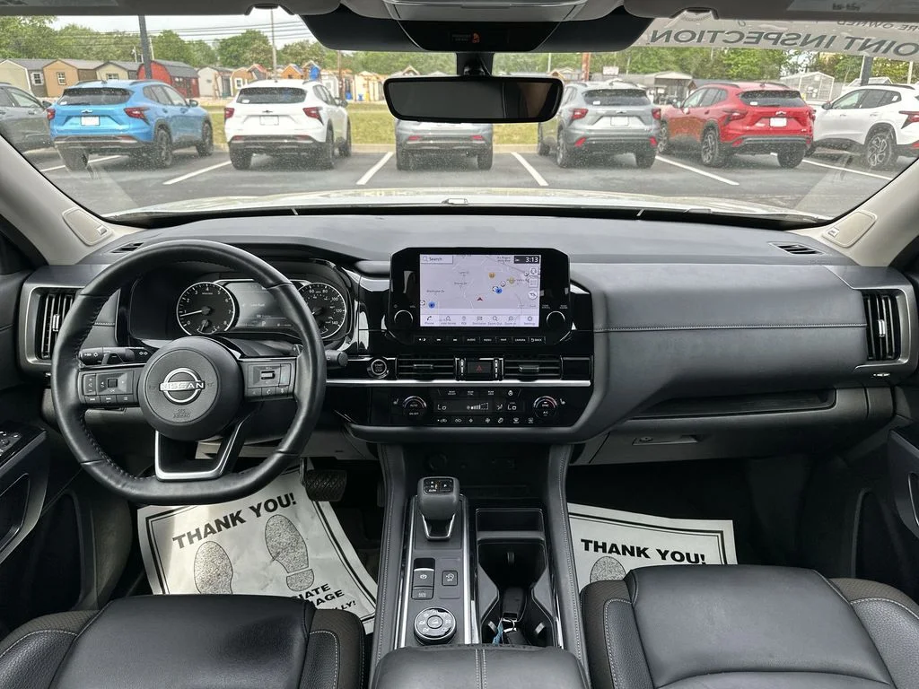 Used 2024 Silver Nissan SL image 10