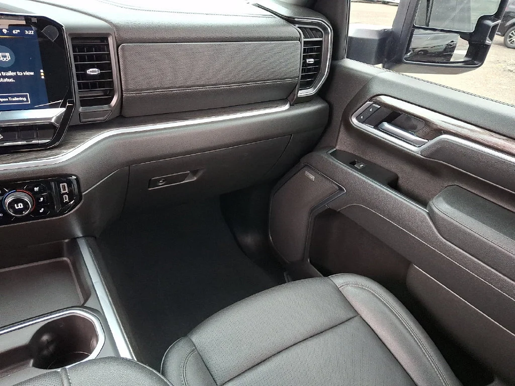 Used 2025 Black Chevrolet LTZ image 17