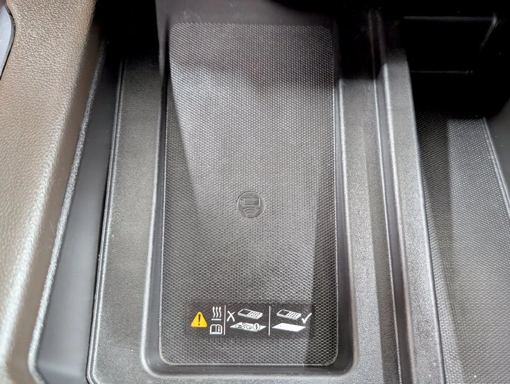 Used 2022 White Frost Tricoat GMC Denali image 8