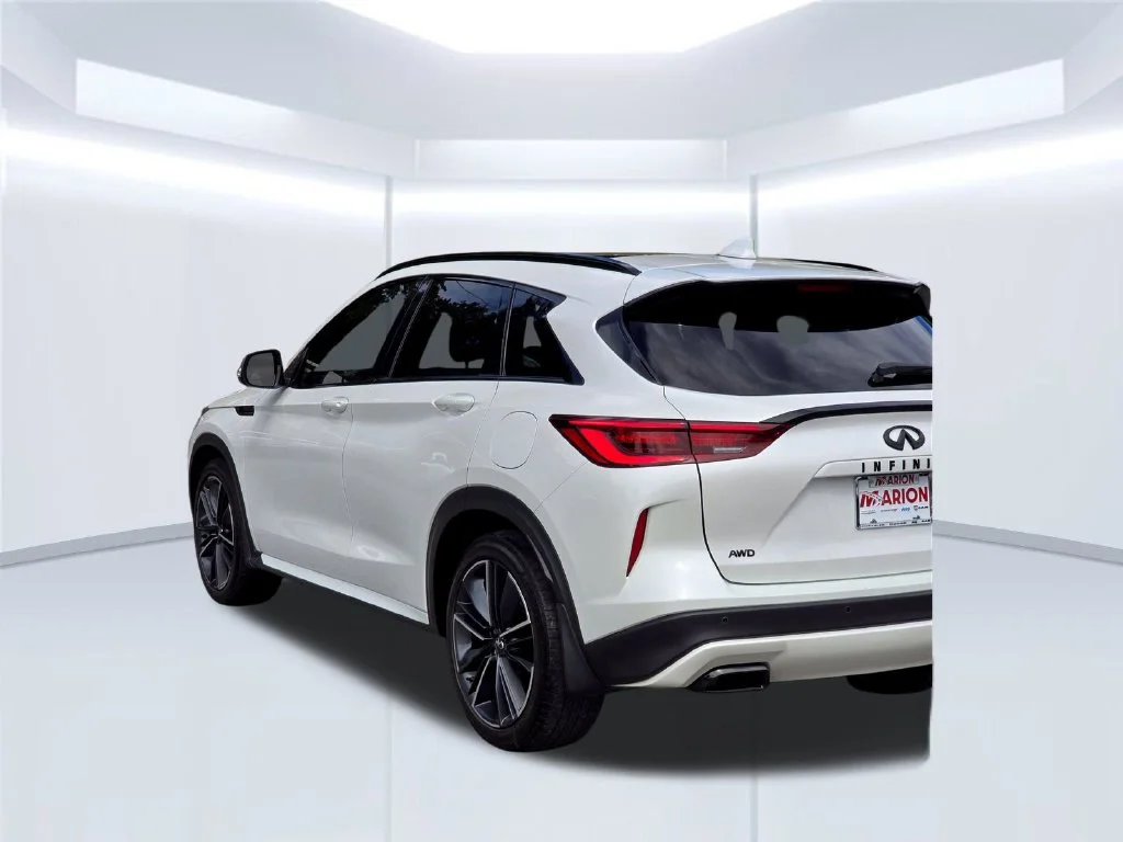 Used 2025 White INFINITI SPORT image 50