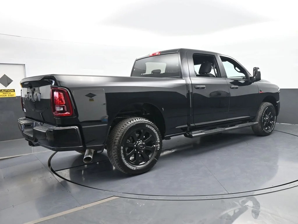 New 2026 Diamond Black Crystal Pearl-Coat Exterior Paint RAM Tradesman image 6