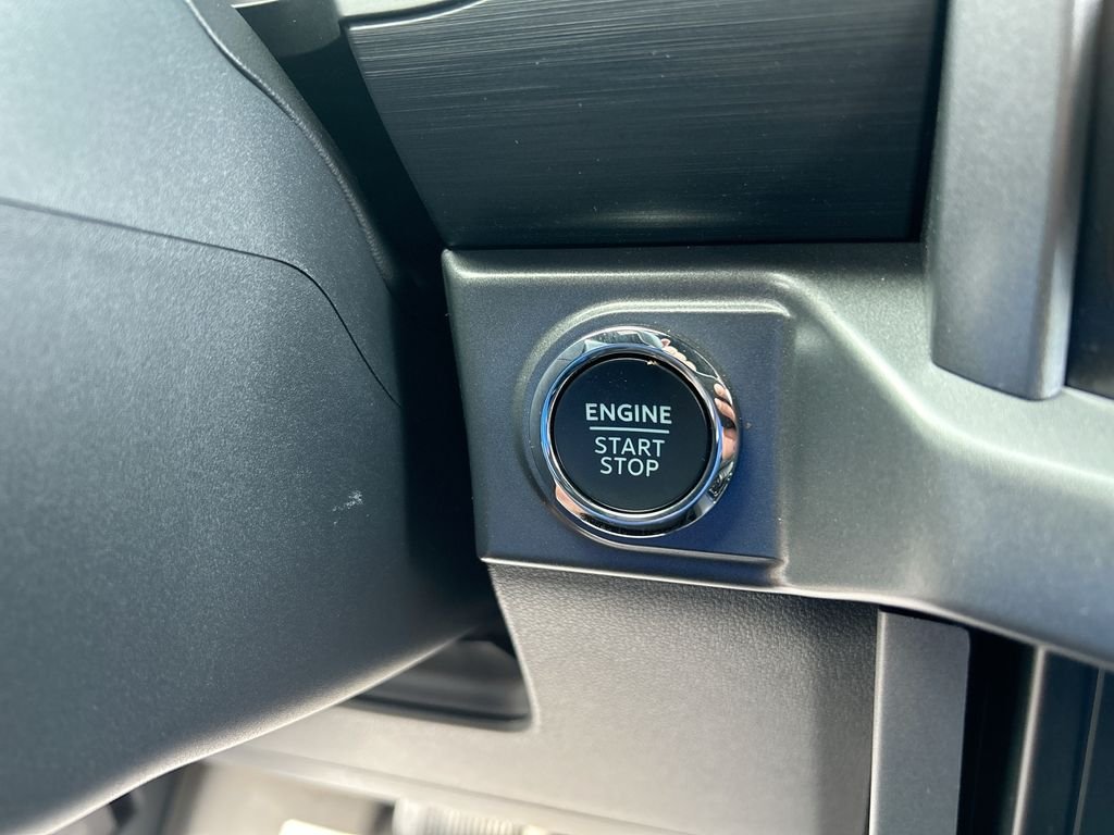 Used 2025 Silver Ford XLT image 17