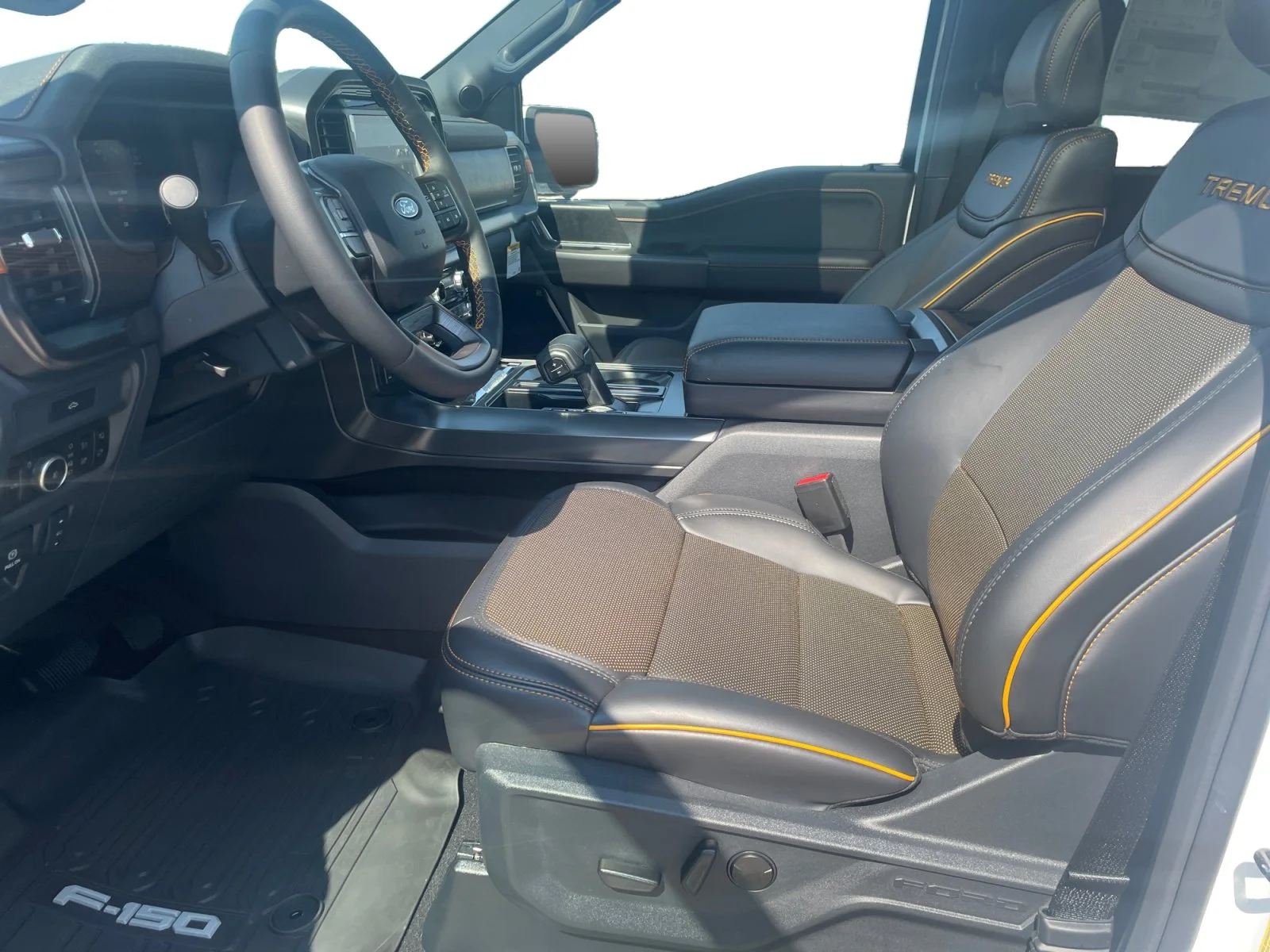 New 2026 Oxford White Ford Tremor image 14
