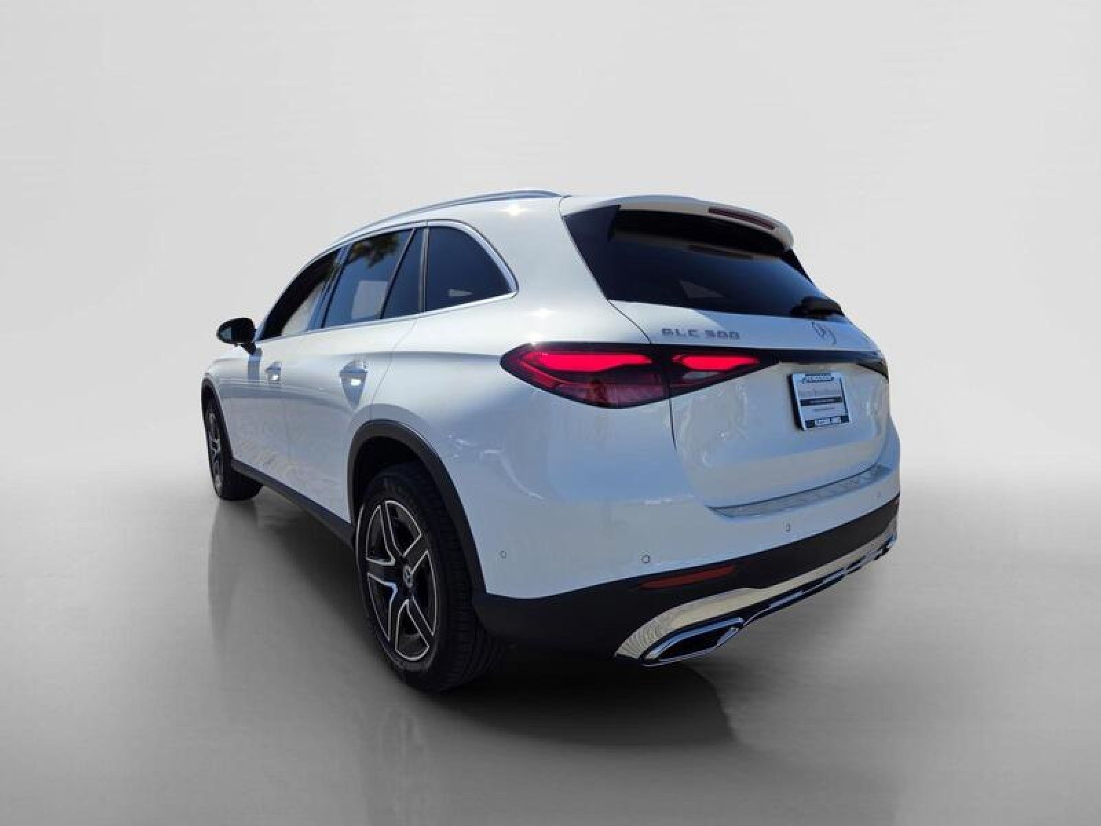 New 2027 Polar White Mercedes-Benz GLC 300 SUV image 3