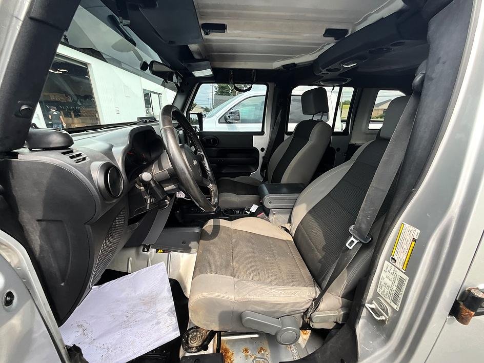 Used 2007 Silver Jeep Unlimited X image 12